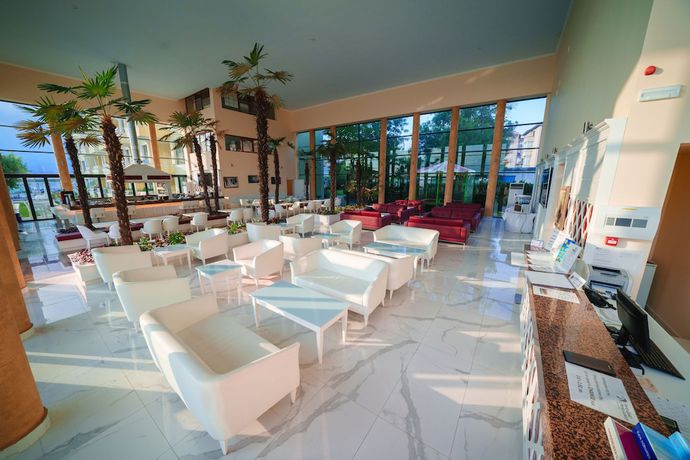 Imagen de los interiores del Hotel Perla Beach Luxury. Foto 17