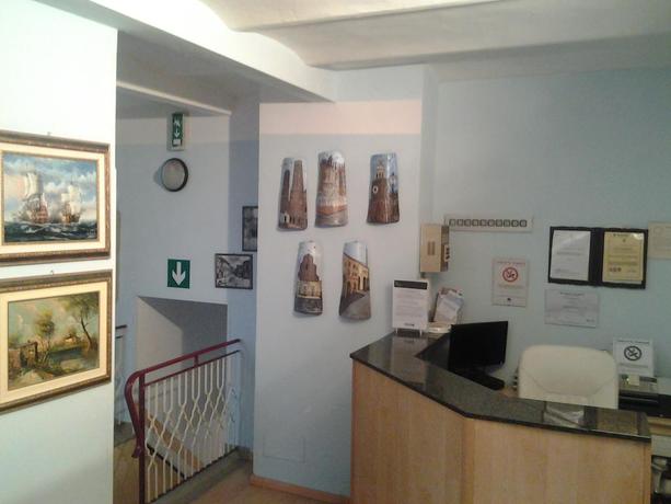 Imagen de los interiores del Hotel Perla, Bolonia. Foto 10