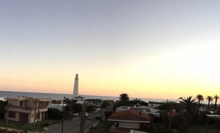 Imagen de los exteriores del Hotel Perla Del Este. Foto 16