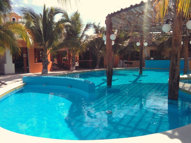 Imagen de la piscina del Hotel Perla Del Mar. Foto 18