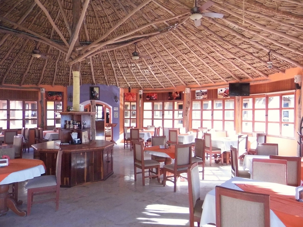 Imagen del bar/restaurante del Hotel Perla Del Mar. Foto 3