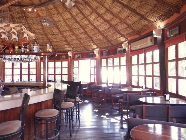 Imagen del bar/restaurante del Hotel Perla Del Mar. Foto 6