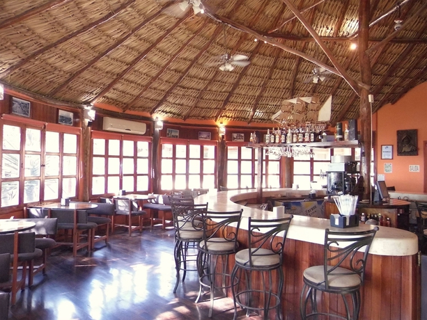 Imagen del bar/restaurante del Hotel Perla Del Mar. Foto 7