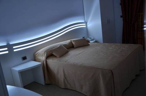 Imagen de la habitación del Hotel Perla Dello Ionio. Foto 5