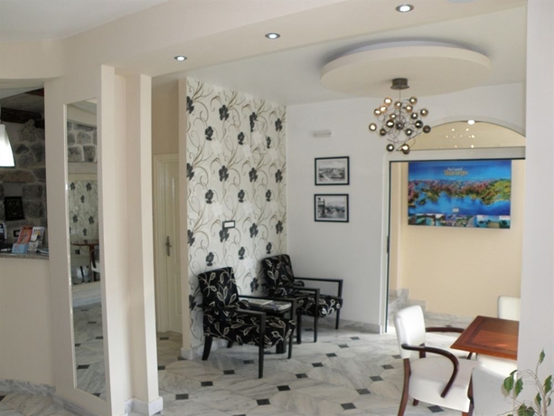 Imagen de los interiores del Hotel Perla Di Mare. Foto 3