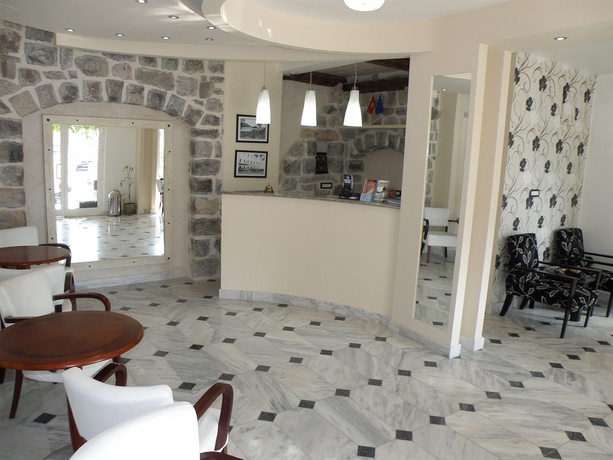 Imagen de los interiores del Hotel Perla Di Mare. Foto 6