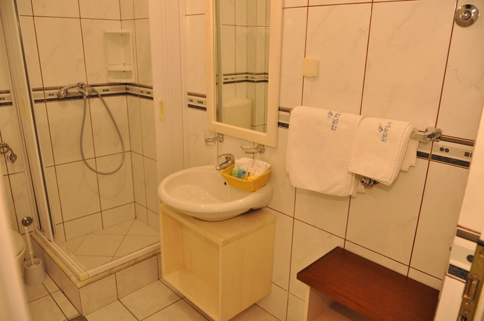 Imagen de la habitación del Hotel Perla, Herceg Novi. Foto 13