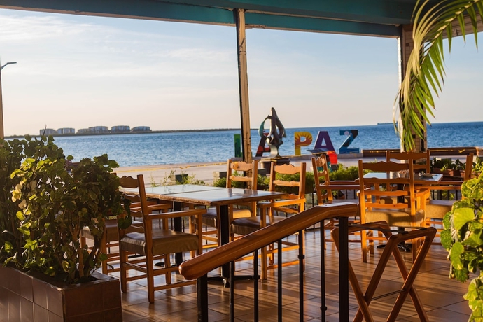 Imagen del bar/restaurante del Hotel Perla, La Paz. Foto 3