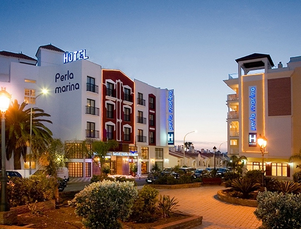 Imagen de los exteriores del Hotel Perla Marina. Foto 16
