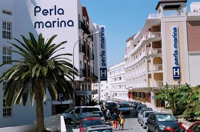 Imagen de los exteriores del Hotel Perla Marina. Foto 17