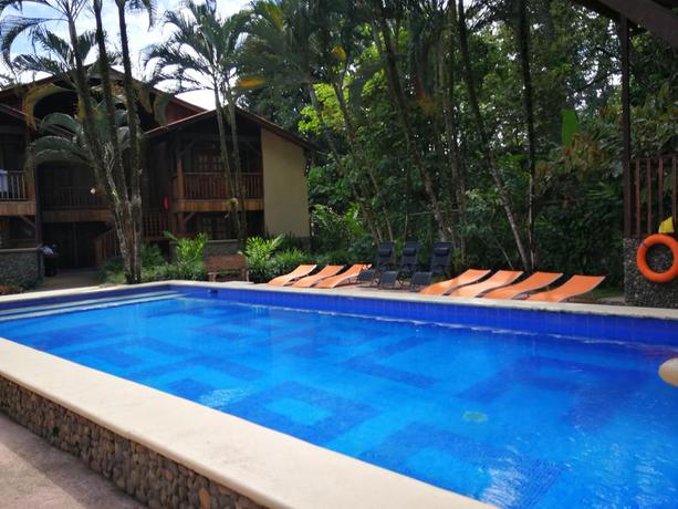 Imagen de la piscina del Hotel Perla Negra Beach Front Rustic Accomodation. Foto 18