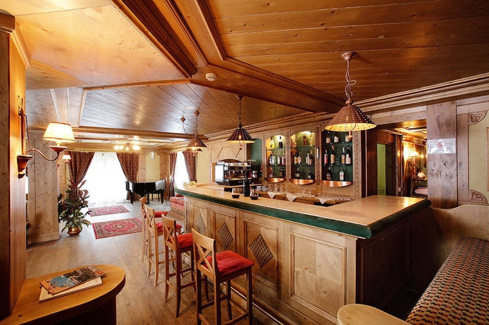 Imagen del bar/restaurante del Hotel Perla, Patascoss. Foto 2