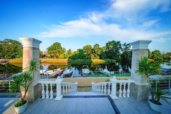 Imagen de la habitación del Hotel Perla Royal. Foto 13