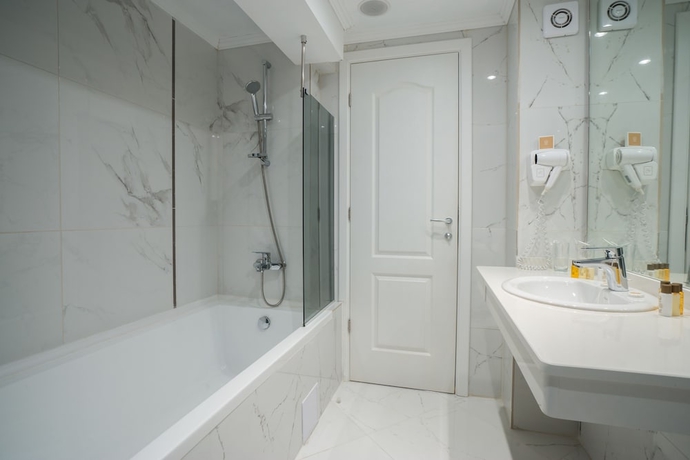 Imagen de la habitación del Hotel Perla Royal. Foto 14