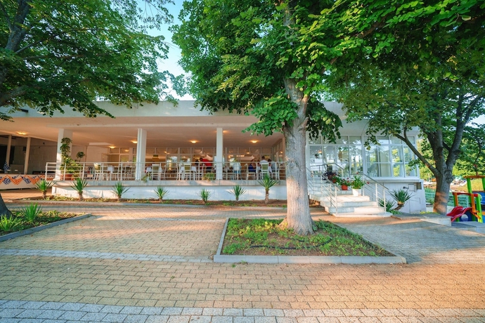 Imagen del bar/restaurante del Hotel Perla Royal. Foto 4