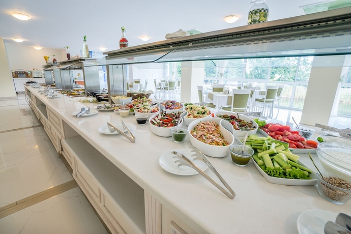 Imagen del bar/restaurante del Hotel Perla Royal. Foto 6