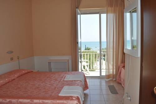 Imagen de la habitación del Hotel Perla, Senigallia. Foto 2