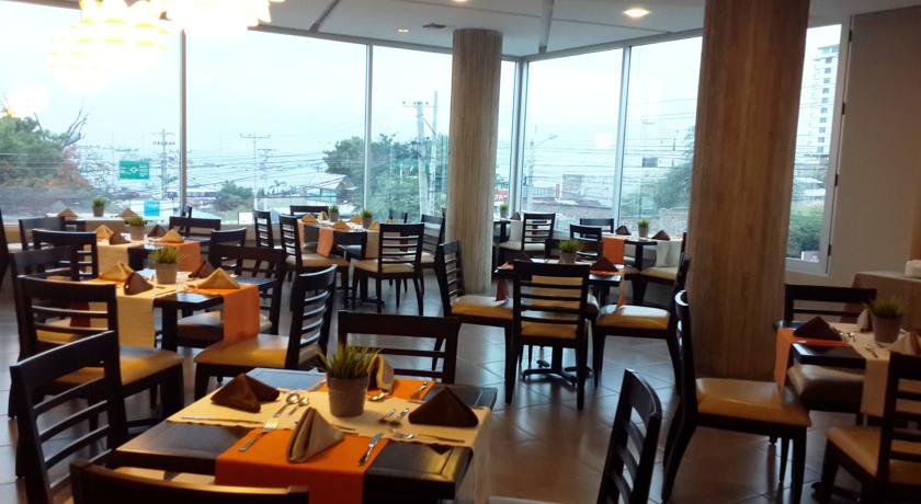Imagen del bar/restaurante del Hotel Perla Spondylus. Foto 4