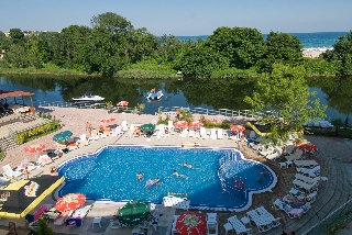 Imagen de la piscina del Hotel Perla Sun Park Hotel. Foto 8