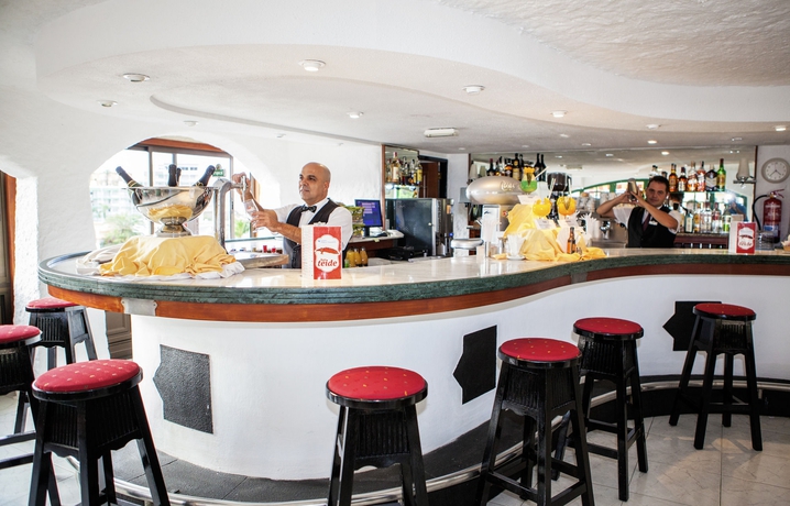 Imagen del bar/restaurante del Hotel Perla Tenerife. Foto 4