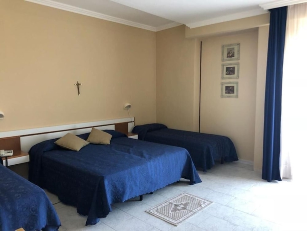Imagen de la habitación del Hotel Perla del Gargano. Foto 2