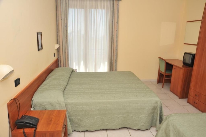Imagen de la habitación del Hotel Perla del Gargano. Foto 3