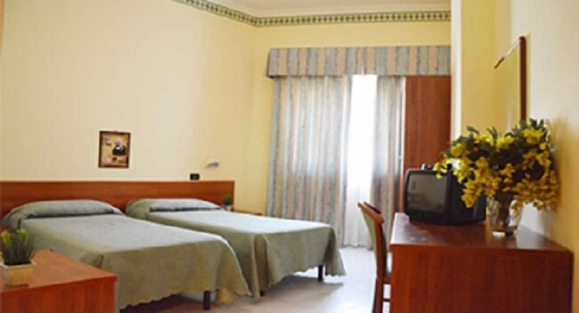 Imagen de la habitación del Hotel Perla del Gargano. Foto 6