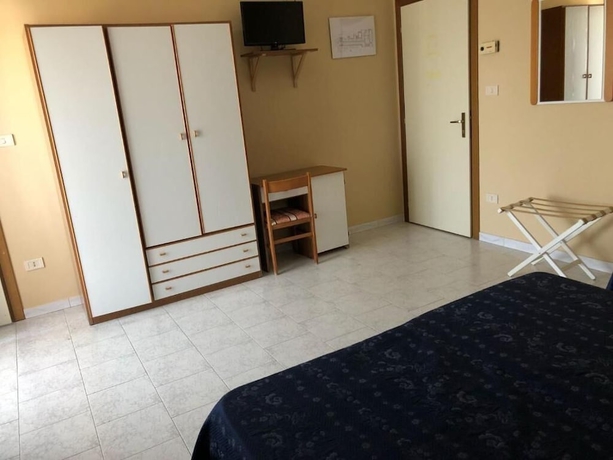 Imagen de la habitación del Hotel Perla del Gargano. Foto 7