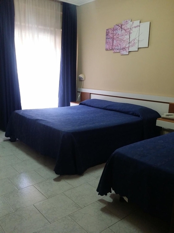 Imagen de la habitación del Hotel Perla del Gargano. Foto 8