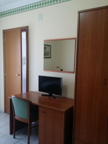 Imagen de la habitación del Hotel Perla del Gargano. Foto 9