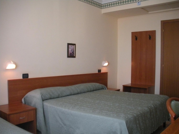 Imagen de la habitación del Hotel Perla del Gargano. Foto 11