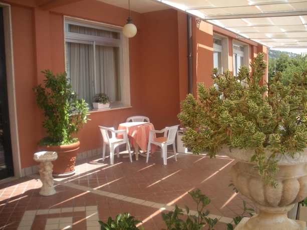 Imagen de la habitación del Hotel Perla del Gargano. Foto 12