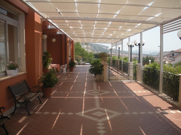 Imagen de la habitación del Hotel Perla del Gargano. Foto 15