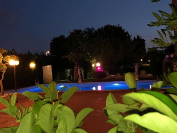 Imagen de la piscina del Hotel Perla del Gargano. Foto 17