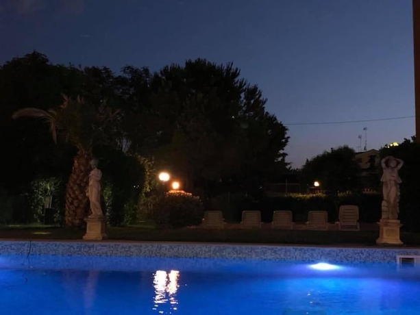 Imagen de la piscina del Hotel Perla del Gargano. Foto 18