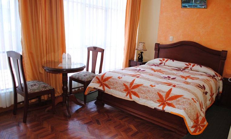 Imagen de la habitación del Hotel Perla del Lago. Foto 5