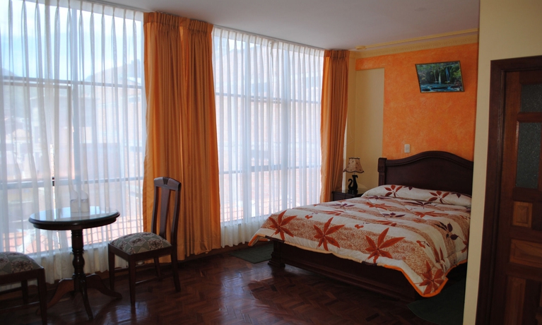 Imagen de la habitación del Hotel Perla del Lago. Foto 11