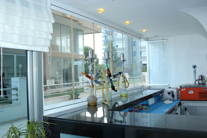 Imagen de los interiores del Hotel Perlamare. Foto 6