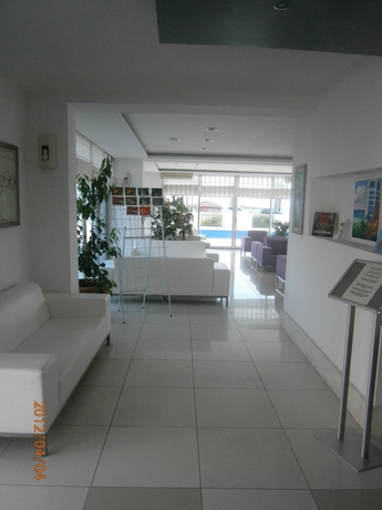 Imagen de los interiores del Hotel Perlamare. Foto 7