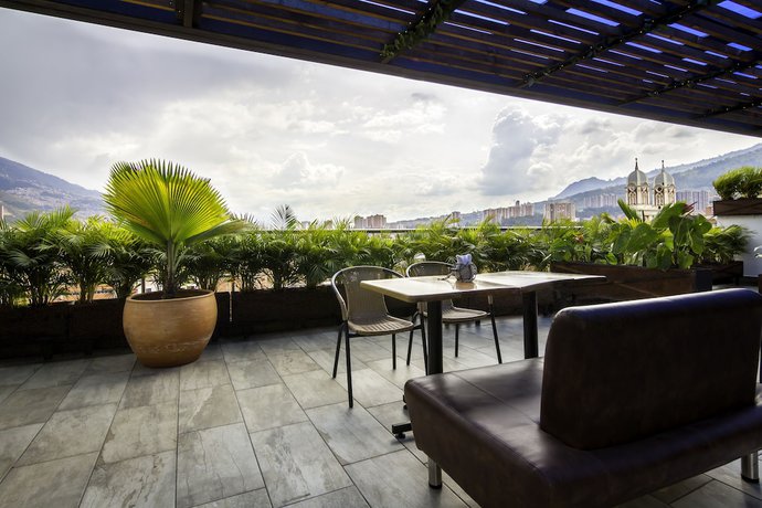 Imagen del bar/restaurante del Hotel Perlatto. Foto 4