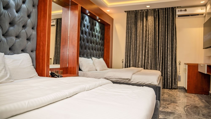 Imagen de la habitación del Hotel Perly Gate Residence. Foto 13