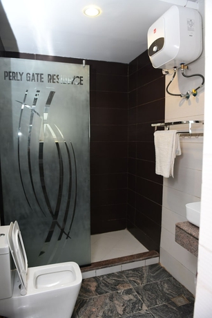 Imagen de la habitación del Hotel Perly Gate Residence. Foto 17