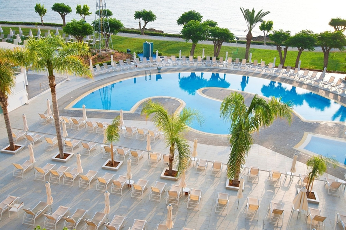 Imagen de la piscina del Hotel Pernera Beach. Foto 15