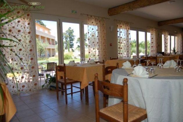 Imagen general del Hotel Pernes Les Fountaines. Foto 3