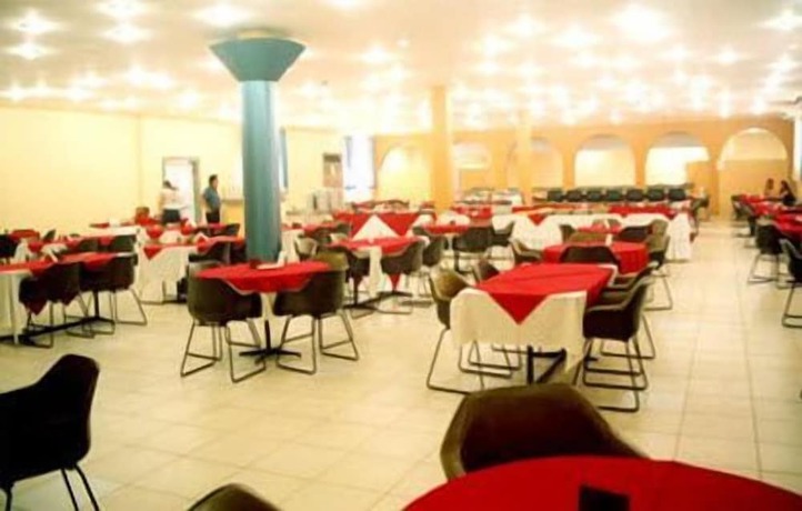 Imagen del bar/restaurante del Hotel Perolas. Foto 2