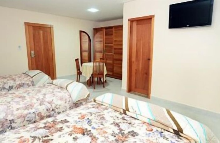 Imagen de la habitación del Hotel Perolas. Foto 12