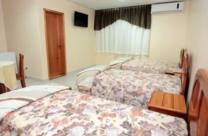 Imagen de la habitación del Hotel Perolas. Foto 13
