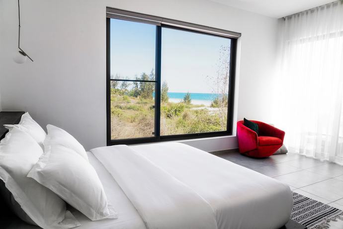 Imagen de la habitación del Hotel Perolas Villas Resort. Foto 3
