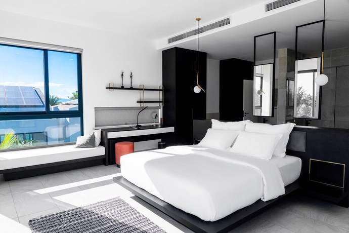 Imagen de la habitación del Hotel Perolas Villas Resort. Foto 13