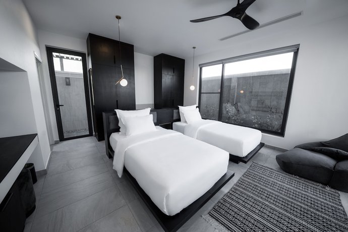 Imagen de la habitación del Hotel Perolas Villas Resort. Foto 15